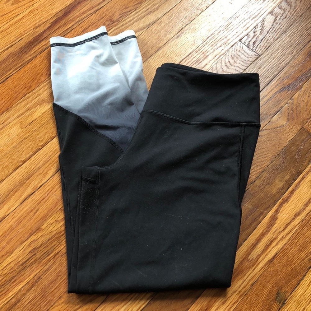 Black and white yoga pants.